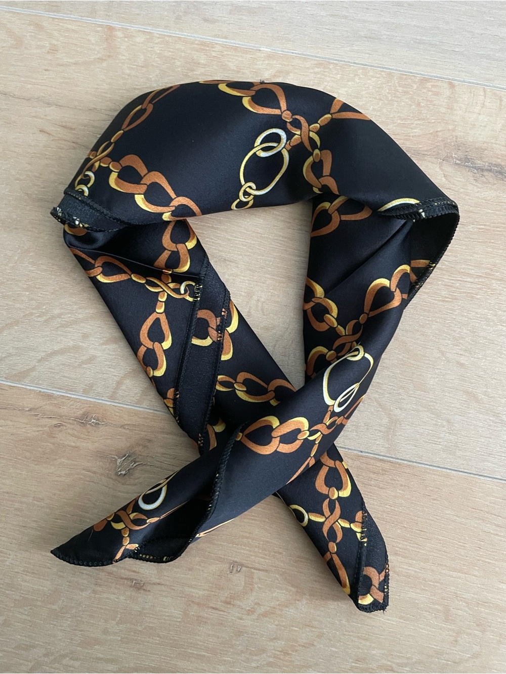 NWOT Classic Black Chain-Print Silk-Feel Scarf